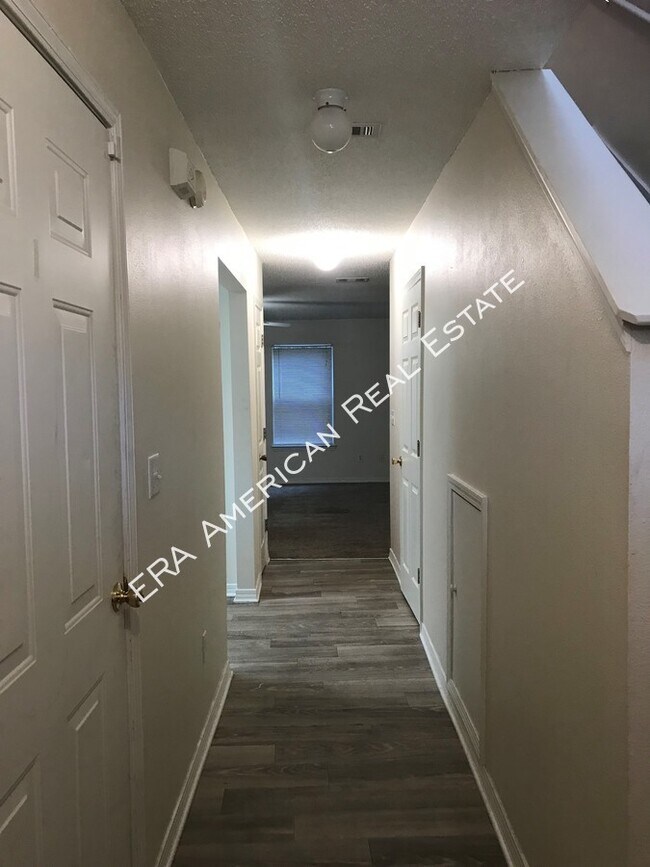 Building Photo - Available 11/9/18