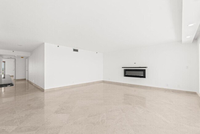 Building Photo - 4301 N Ocean Blvd