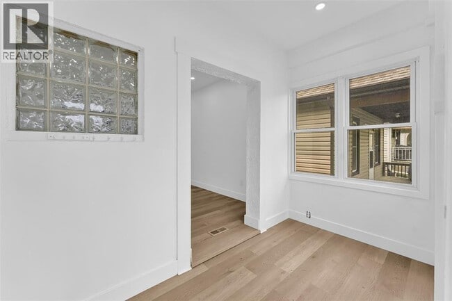 Building Photo - 497 McKay Ave