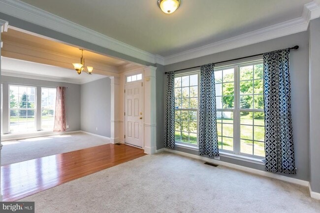 Building Photo - 684 Churchill Rd