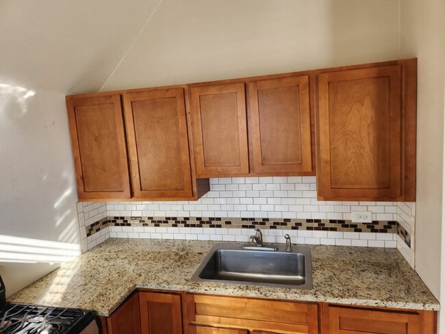 Foto del edificio - Newly Renovated Studio Apt. in Classic Victorian Home in Baker District