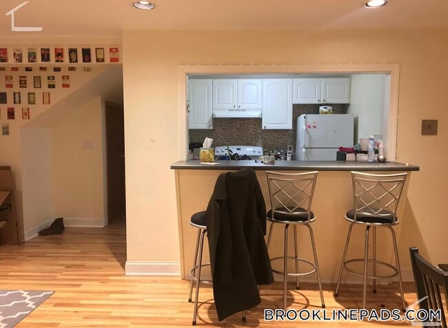 Building Photo - 94 Pleasant St