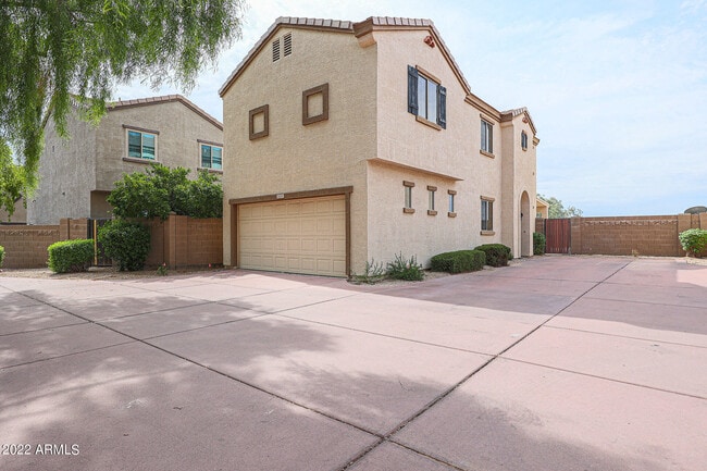 Building Photo - 3039 W Los Gatos Dr