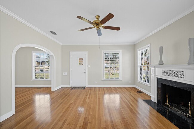 Foto del edificio - Temple 3BR Home with Expansive Yard & Garage Parking