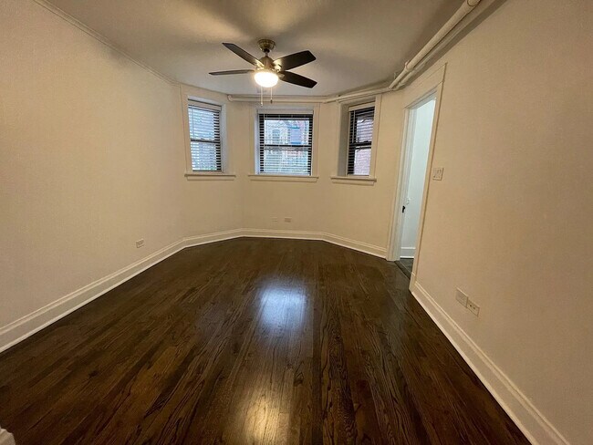 Foto del edificio - 1133 N Winchester Ave