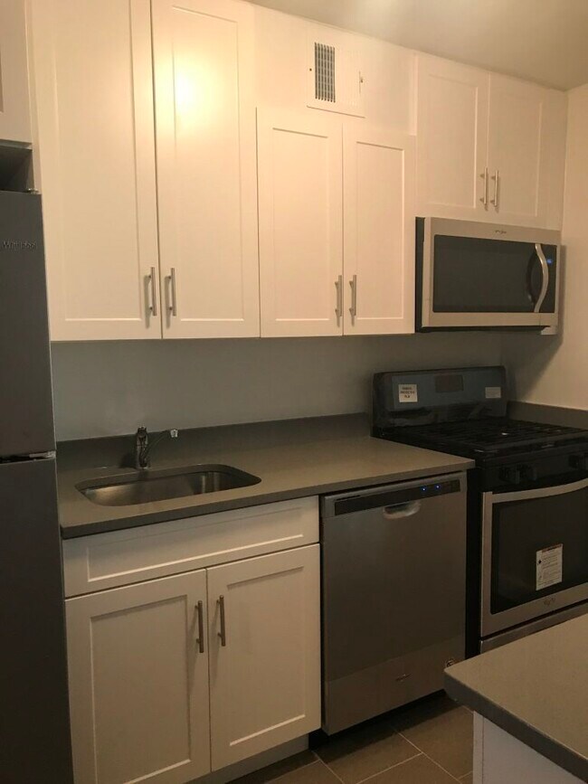 Foto del edificio - 67-15 Dartmouth St