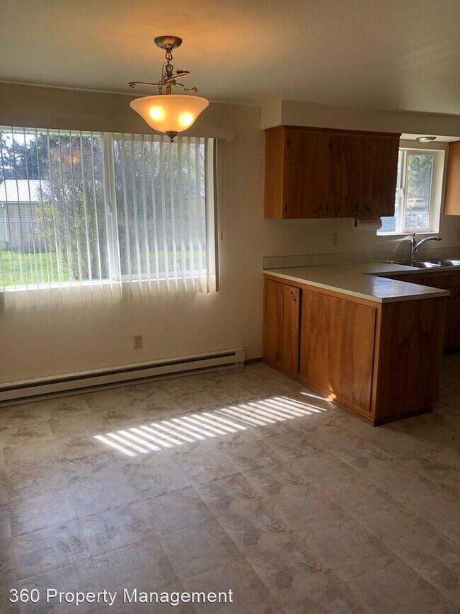 Building Photo - 4 br, 1.5 bath House - 1131 Forest Glen Rd.