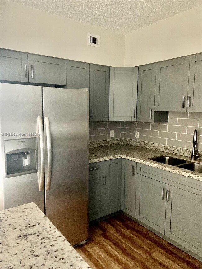Foto del edificio - 5091 NW 7th St