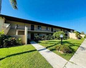 Building Photo - 4000 Oakview Dr