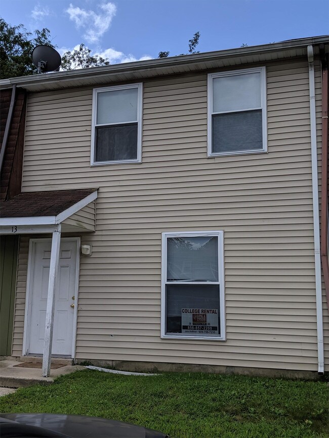 Building Photo - 13 Beau Rivage Dr