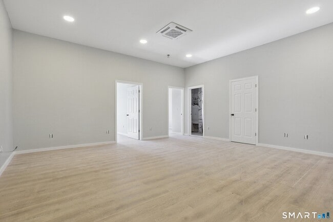 Foto del edificio - 215-219 Bank St