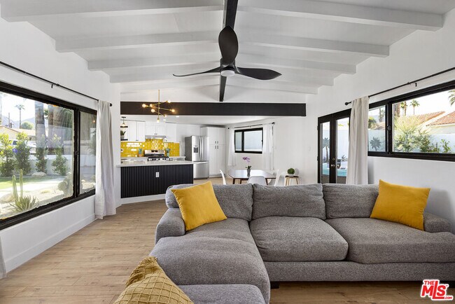 Foto del edificio - 44251 Russell Ln