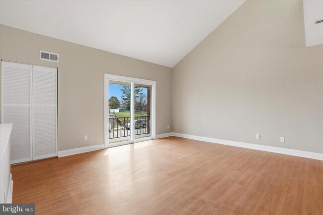 Foto del edificio - 7750 Rockwell Ave