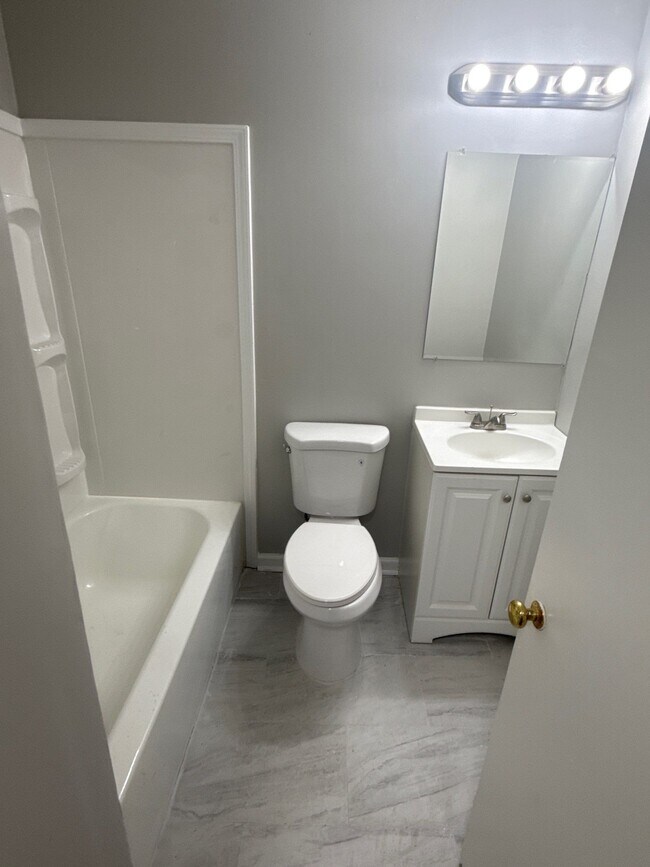 Baño 2 - 3931 Callahan Dr
