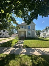 Building Photo - 838 E Centerway St