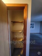 Building Photo - 451 Divinity St