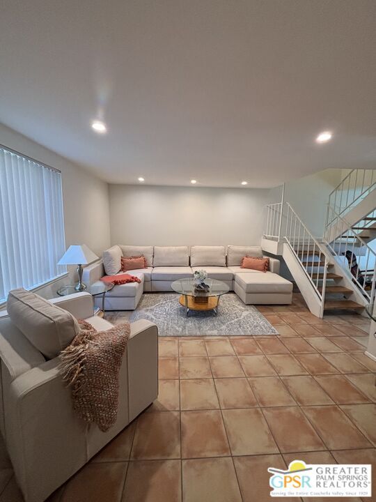 Foto del edificio - 2166 N Indian Canyon Dr