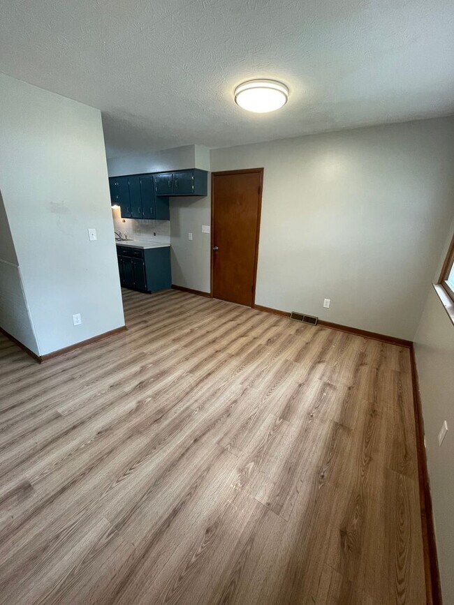 Foto del edificio - Updated 3 bed/1 bath home! With a 1 car ga...