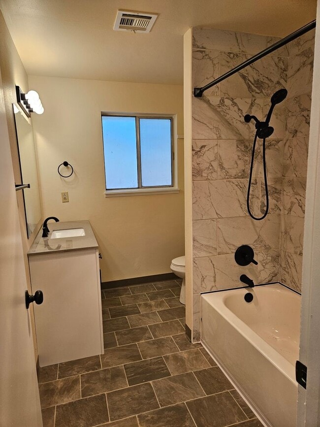 Foto del edificio - Beautiful Remodeled Home.