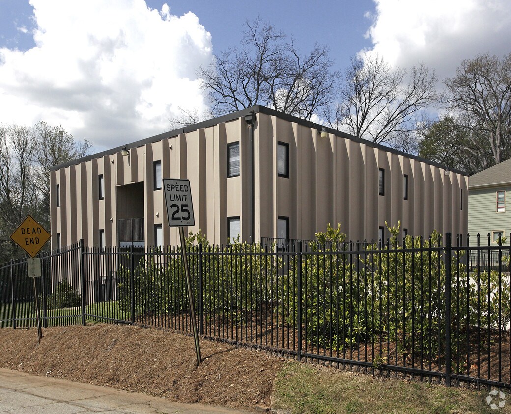 Primary Photo - 2883 Harris St
