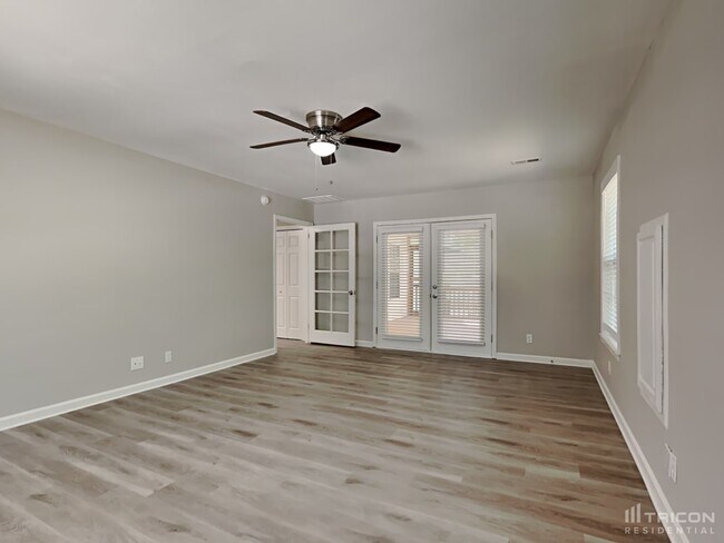 Foto del edificio - 33 Elmwood Blvd