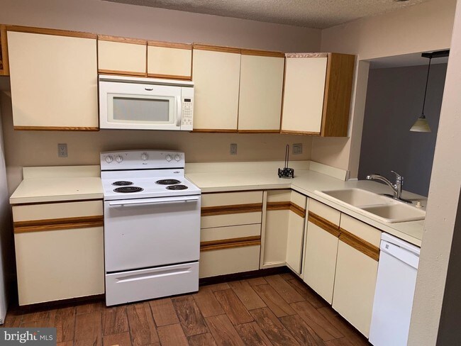 Foto del edificio - 201 Crown Prince Dr