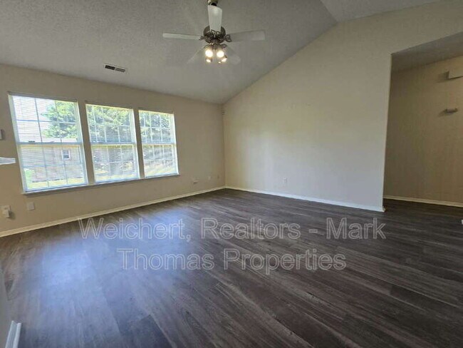 Foto del edificio - 6308 Saybrooke Dr