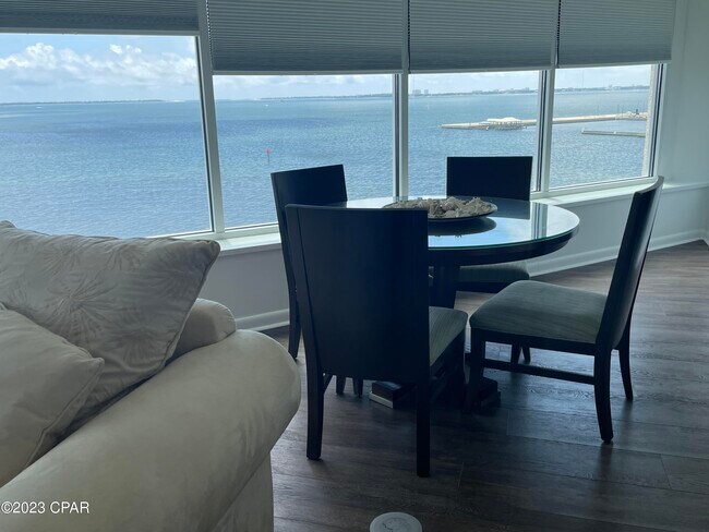 Foto del edificio - 324 E Beach Dr