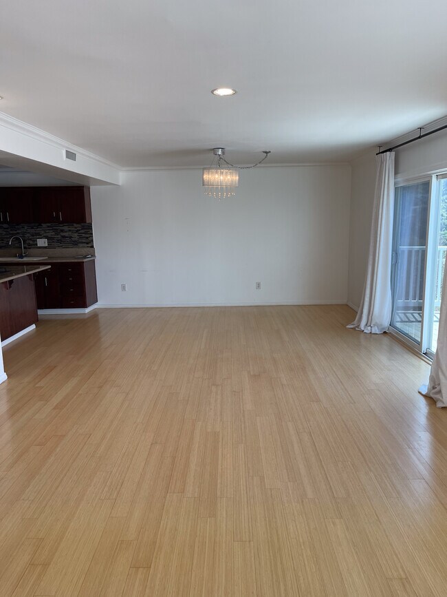Living Room - 3832 Alta Mesa Dr