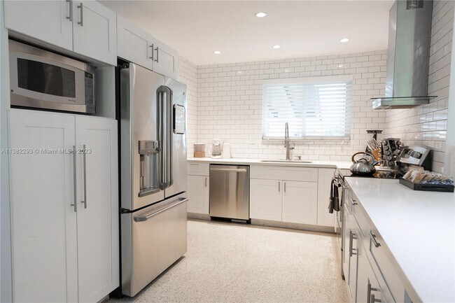Foto del edificio - 555 NW 87th St