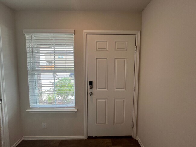 Building Photo - 413 Middle Grn Lp