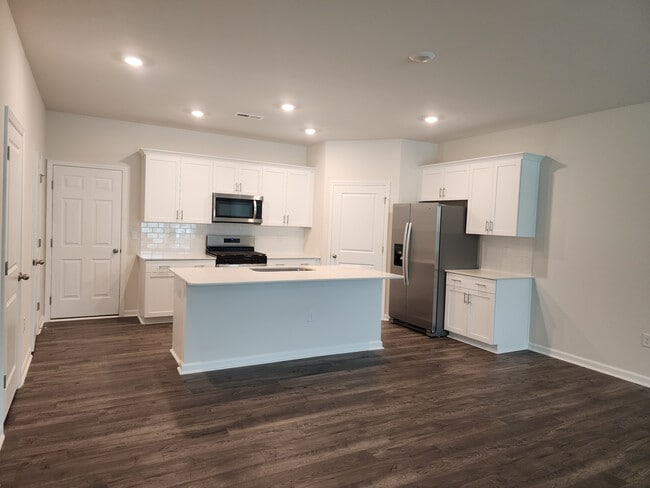 Building Photo - Room in Townhome on Old Battle Bridge Rd