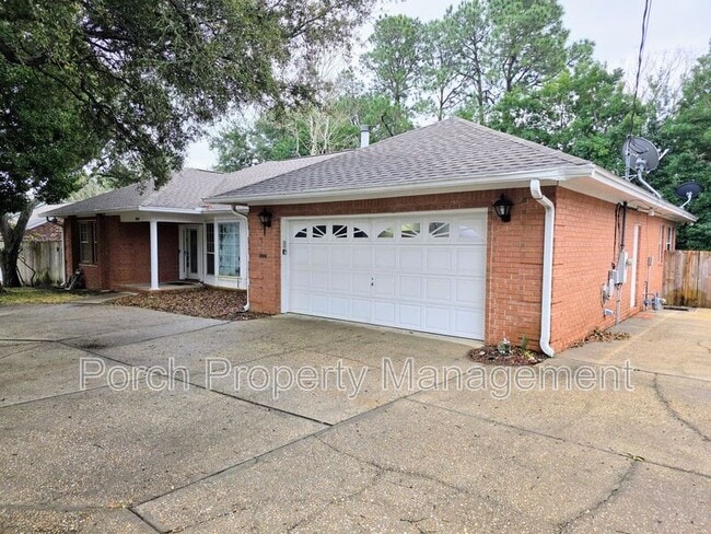 Building Photo - 303 Shoreline Dr