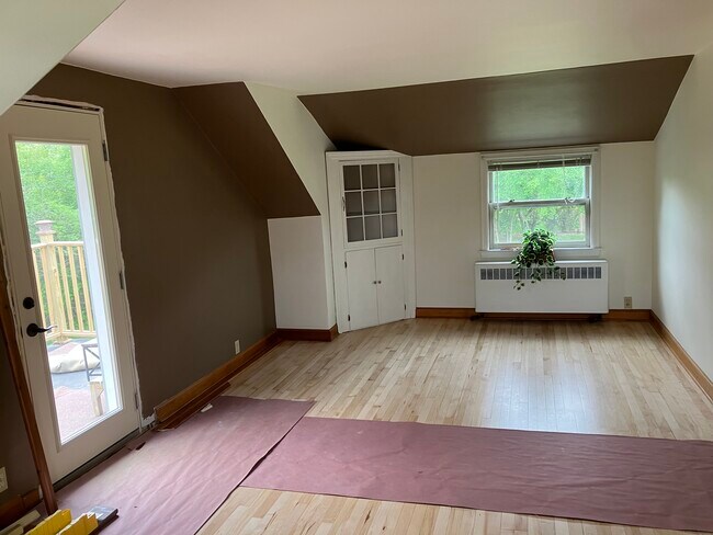 Large living room - W52N677 Highland Dr