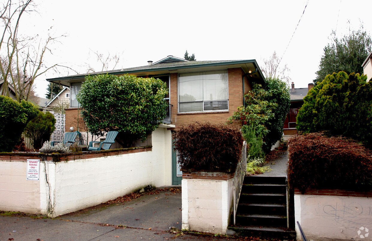 Building Photo - 6533 4th Ave NE