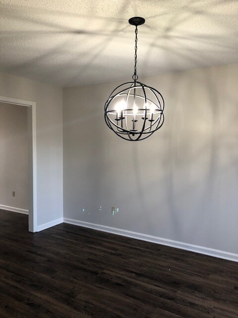 Comedor - 211 E Northpoint Avenue