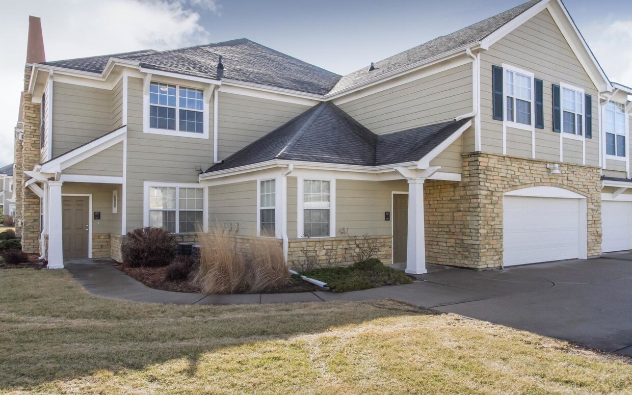 6843 Hemingway St, Johnston, IA 50131 Condo for Rent in Johnston, IA