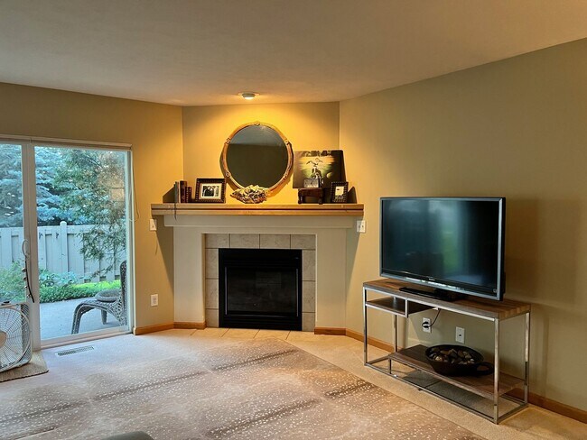 Building Photo - Beautiful Single Level Home