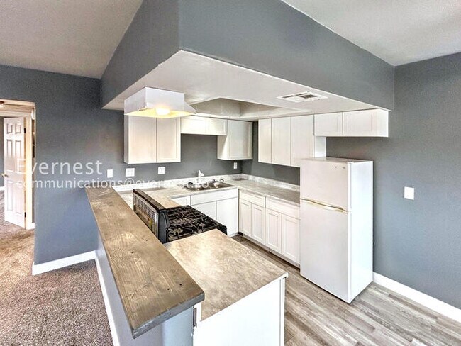 Foto del edificio - 6923 Issac Ave