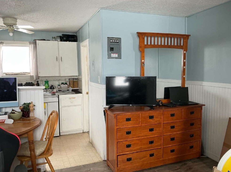 Building Photo - 115-115 Bayview Dr