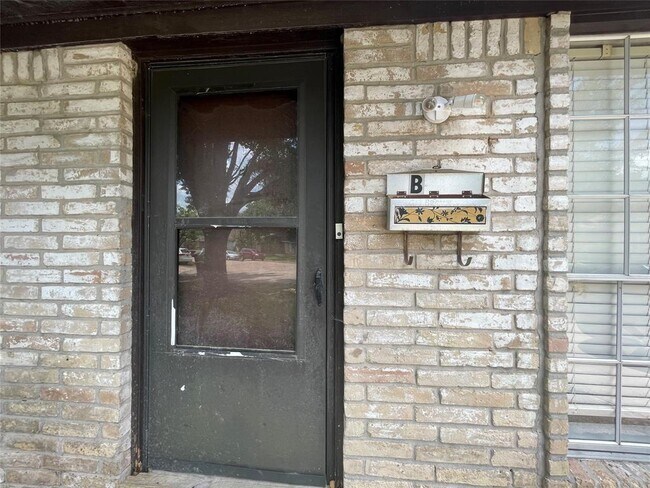 Building Photo - 7315 Housman St