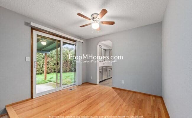 Building Photo - Spacious Three Bedroom Home in Milwaukie!