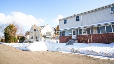 Building Photo - 5 Pearsall Pl