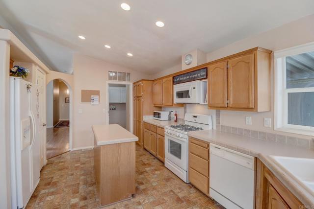 Building Photo - 525 W El Norte Pkwy