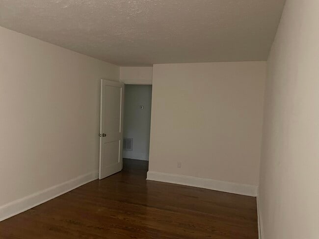 Building Photo - 906 Cherokee Ave