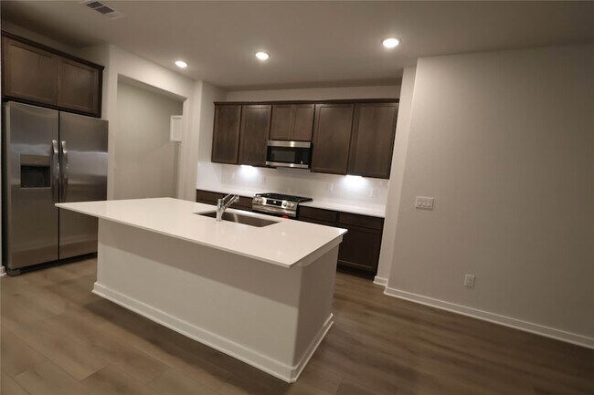 Foto del edificio - 8530 Blueberry Ash St