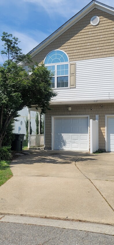 Foto principal - 8131 Redmon Rd
