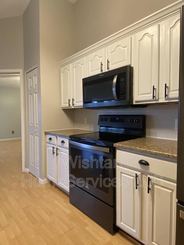 Building Photo - 1041 Hawthorn Ridge