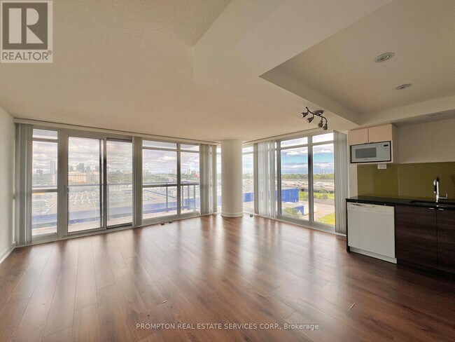 Photo du bâtiment - 121 McMahon Dr