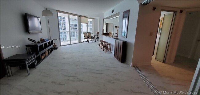 Foto del edificio - 16485 Collins Ave